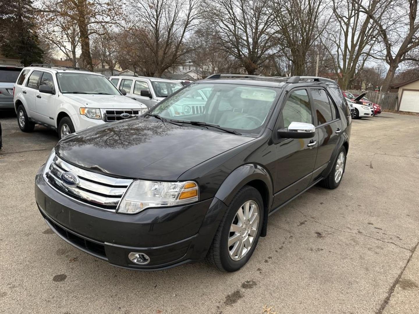 2008 GREY FORD TAURUS X LIMITED (1FMDK06W88G) with an 3.5L engine, Automatic transmission, located at 1708 Broadway, Rockford, IL, 61104, (815) 397-5010, 42.252522, -89.069359 - Photo#0