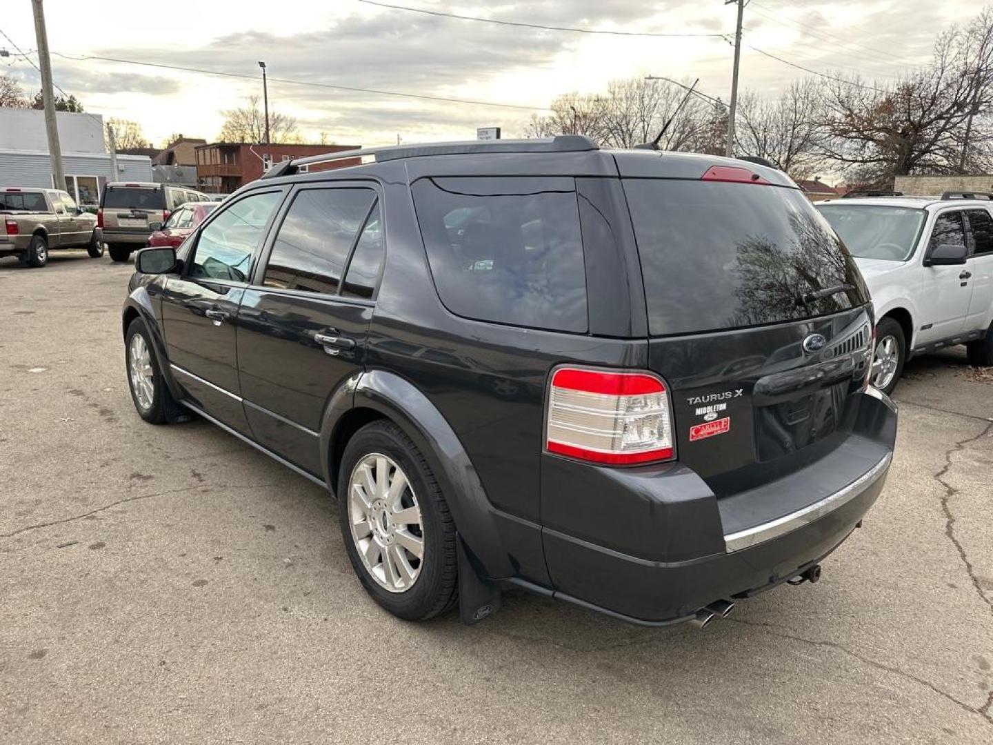 2008 GREY FORD TAURUS X LIMITED (1FMDK06W88G) with an 3.5L engine, Automatic transmission, located at 1708 Broadway, Rockford, IL, 61104, (815) 397-5010, 42.252522, -89.069359 - Photo#1