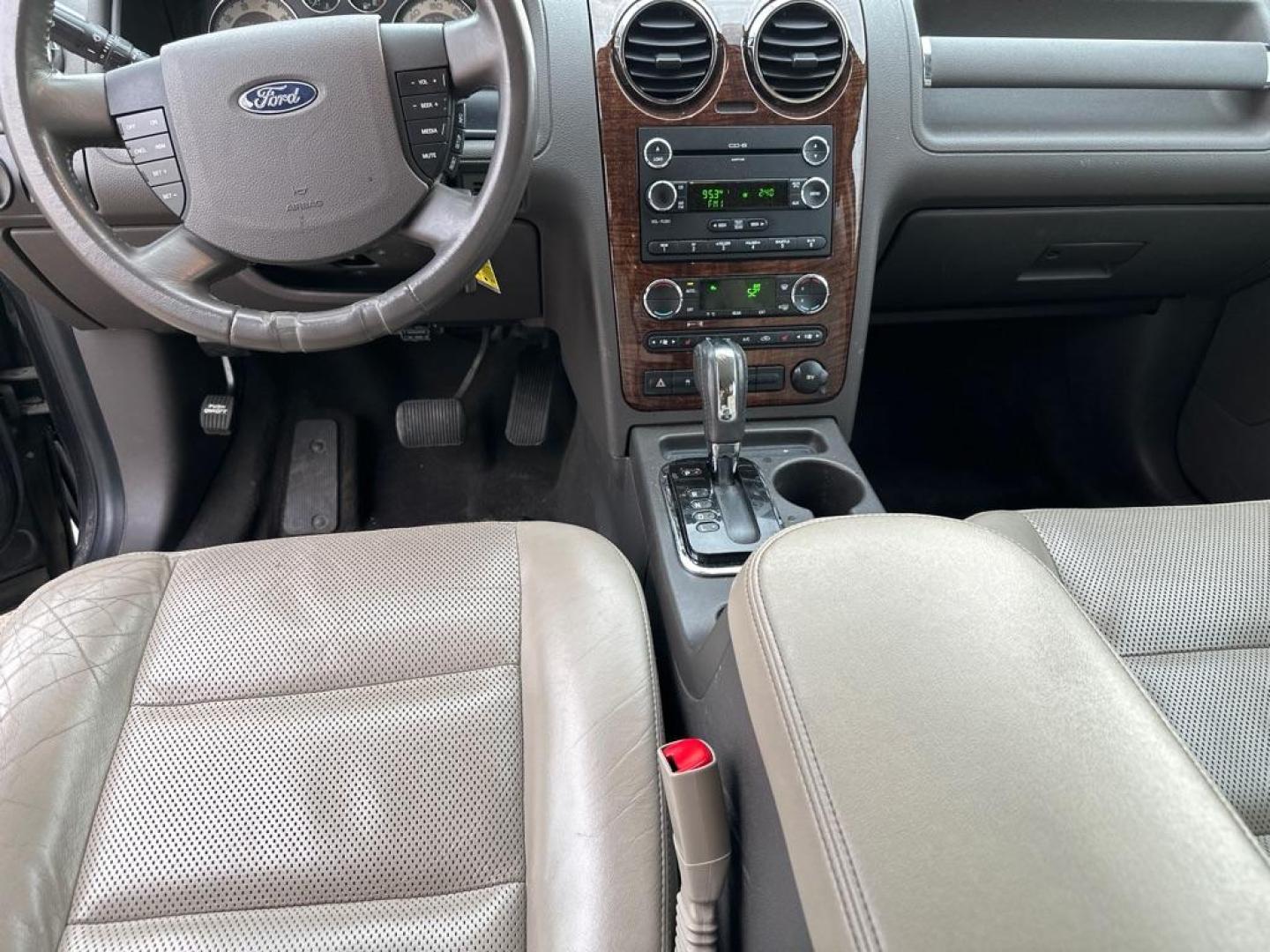 2008 GREY FORD TAURUS X LIMITED (1FMDK06W88G) with an 3.5L engine, Automatic transmission, located at 1708 Broadway, Rockford, IL, 61104, (815) 397-5010, 42.252522, -89.069359 - Photo#6