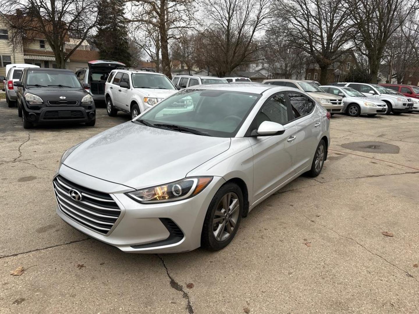 2018 SILVER HYUNDAI ELANTRA SEL (5NPD84LF0JH) with an 2.0L engine, Automatic transmission, located at 1708 Broadway, Rockford, IL, 61104, (815) 397-5010, 42.252522, -89.069359 - Photo#0