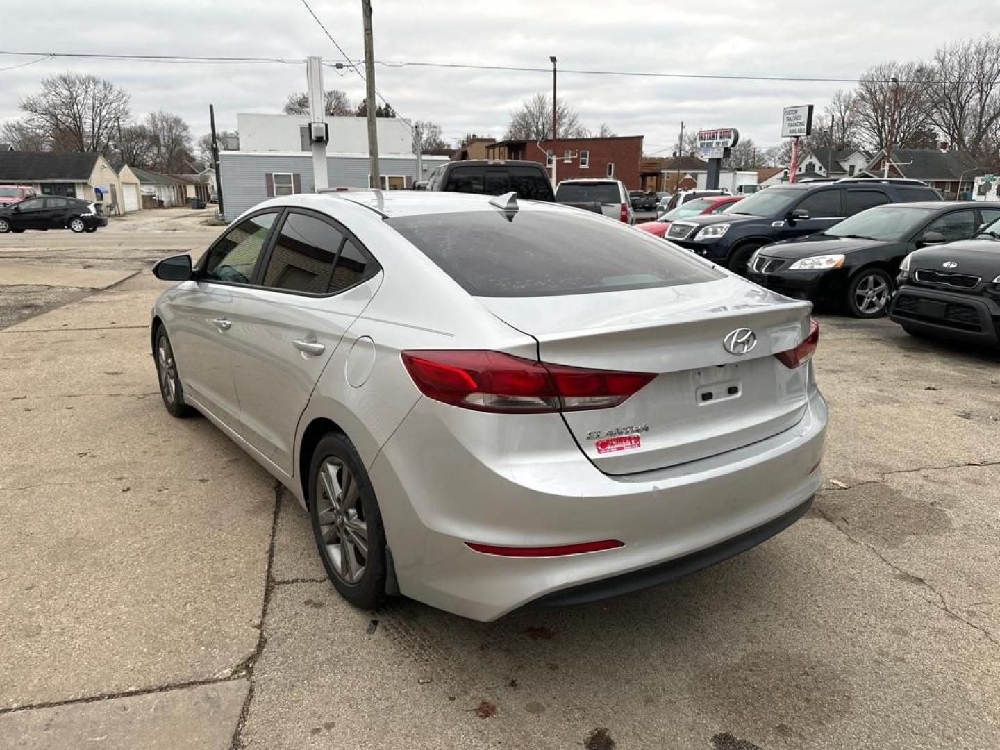 2018 SILVER HYUNDAI ELANTRA SEL (5NPD84LF0JH) with an 2.0L engine, Automatic transmission, located at 1708 Broadway, Rockford, IL, 61104, (815) 397-5010, 42.252522, -89.069359 - Photo#1