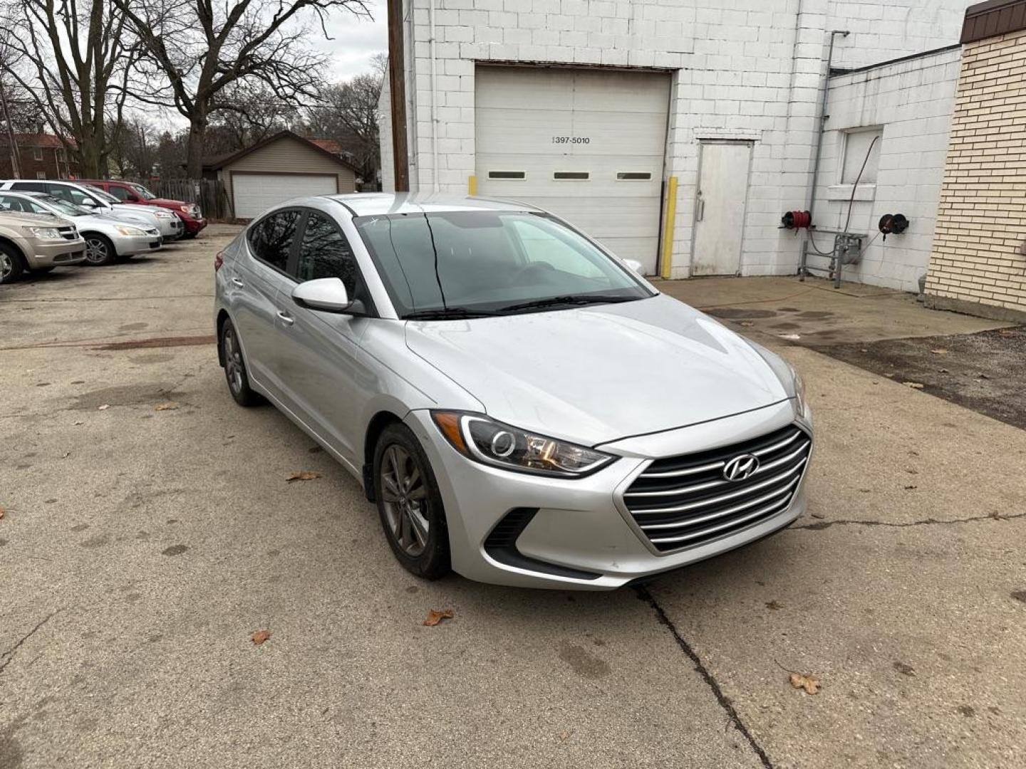 2018 SILVER HYUNDAI ELANTRA SEL (5NPD84LF0JH) with an 2.0L engine, Automatic transmission, located at 1708 Broadway, Rockford, IL, 61104, (815) 397-5010, 42.252522, -89.069359 - Photo#3