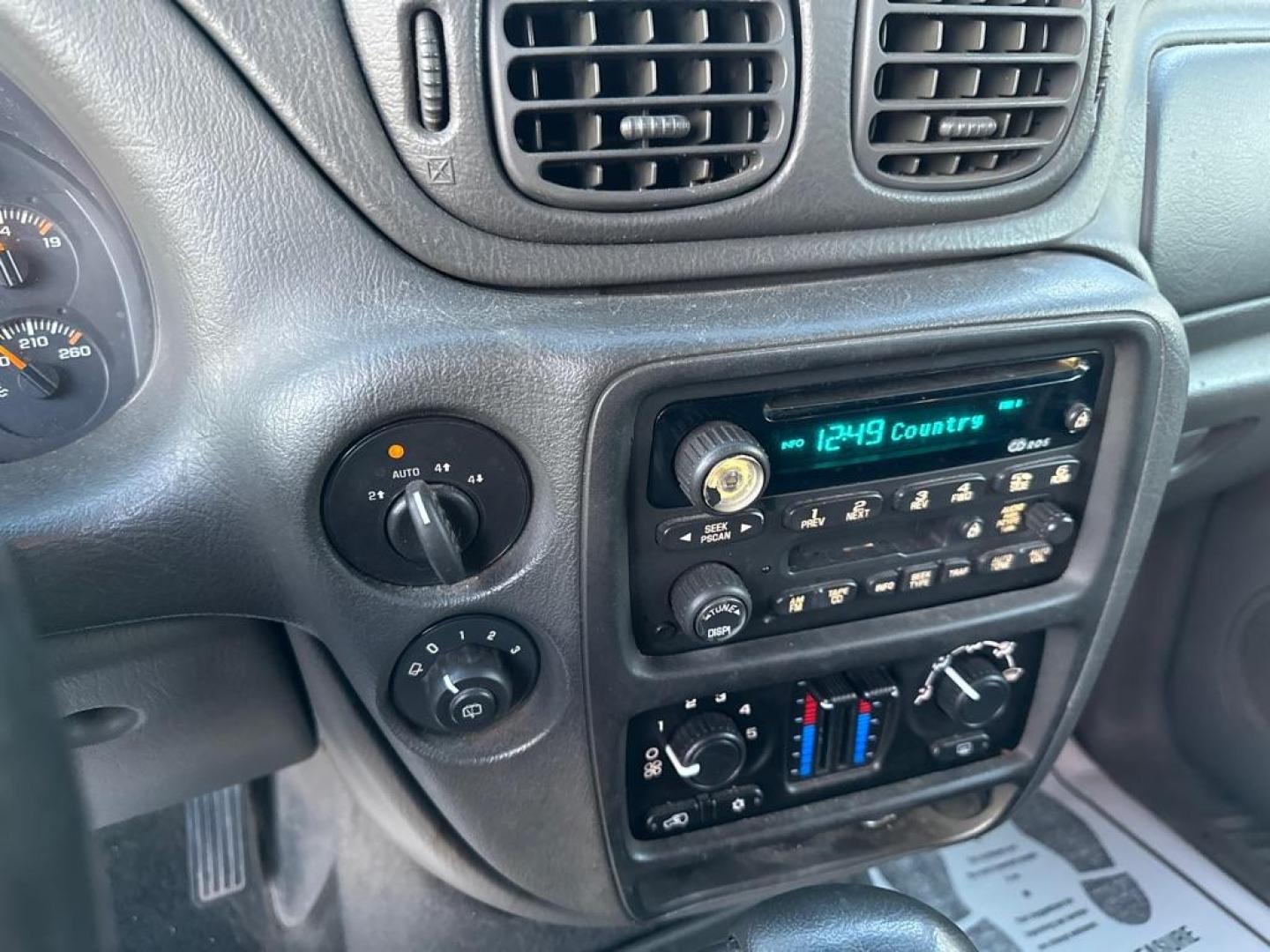 2003 BLACK CHEVROLET TRAILBLAZER (1GNDT13S032) with an 4.2L engine, Automatic transmission, located at 1708 Broadway, Rockford, IL, 61104, (815) 397-5010, 42.252522, -89.069359 - Photo#9