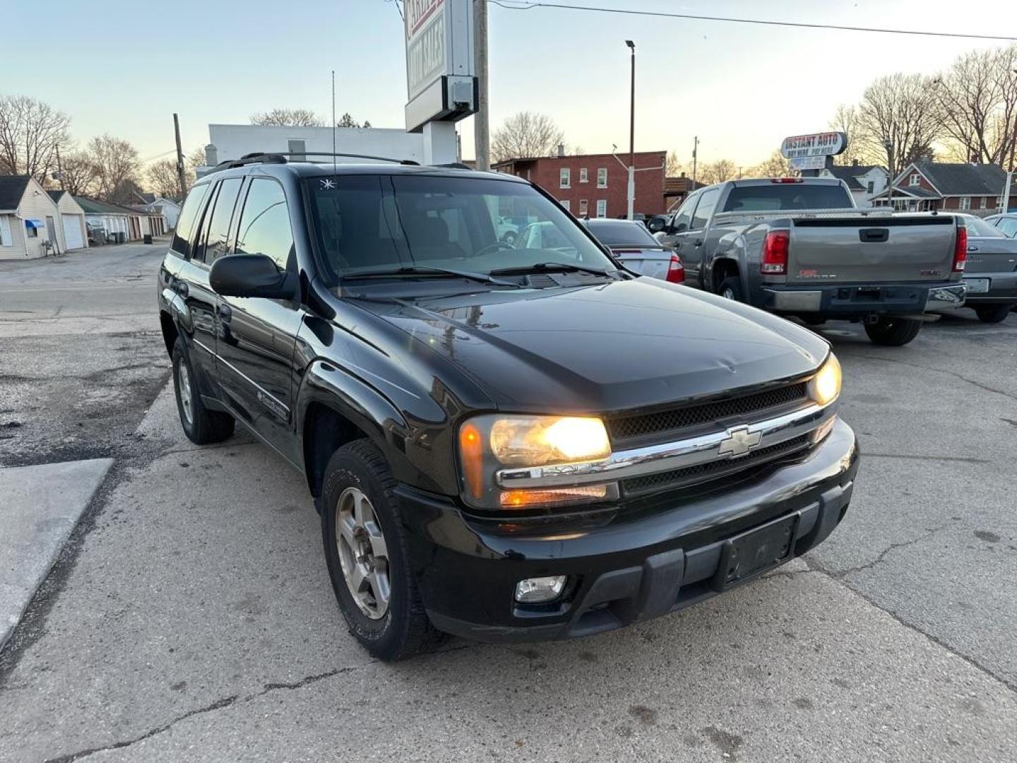 2003 BLACK CHEVROLET TRAILBLAZER (1GNDT13S032) with an 4.2L engine, Automatic transmission, located at 1708 Broadway, Rockford, IL, 61104, (815) 397-5010, 42.252522, -89.069359 - Photo#4