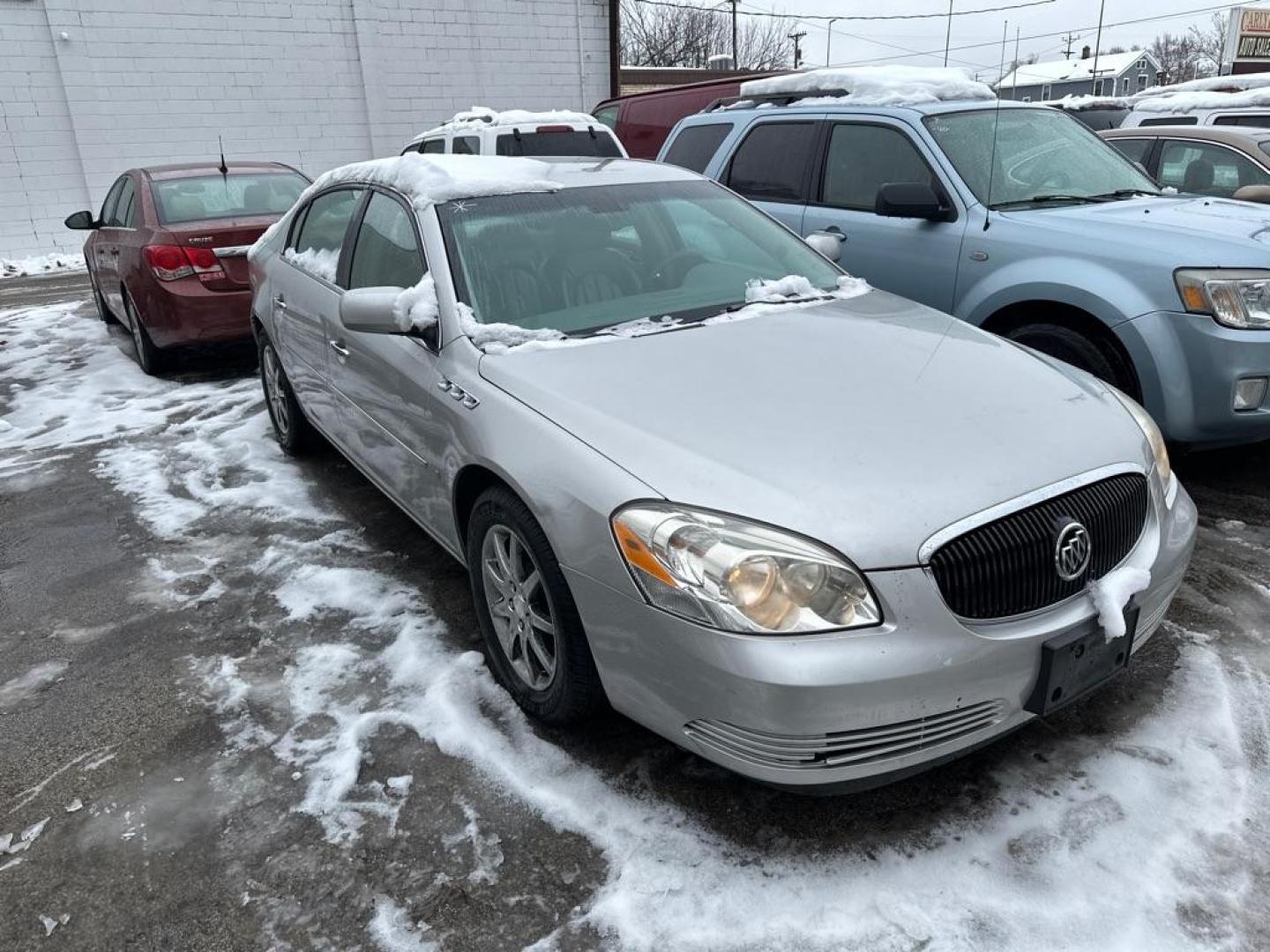 2007 SILVER BUICK LUCERNE CXL (1G4HD57217U) with an 3.8L engine, Automatic transmission, located at 1708 Broadway, Rockford, IL, 61104, (815) 397-5010, 42.252522, -89.069359 - Photo#0