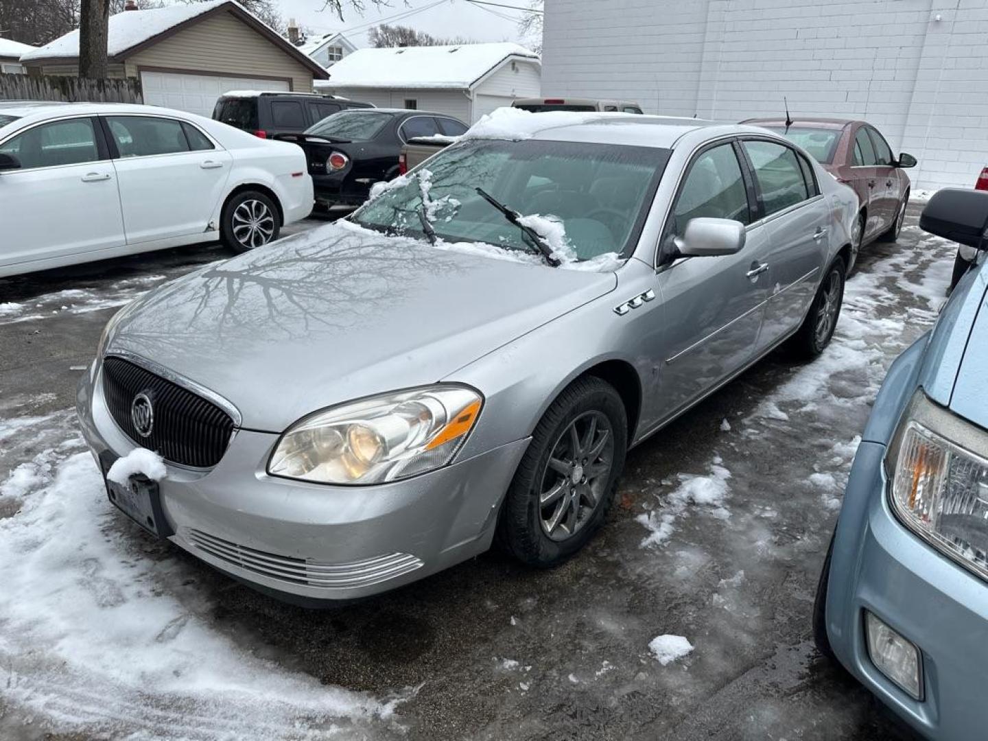 2007 SILVER BUICK LUCERNE CXL (1G4HD57217U) with an 3.8L engine, Automatic transmission, located at 1708 Broadway, Rockford, IL, 61104, (815) 397-5010, 42.252522, -89.069359 - Photo#1