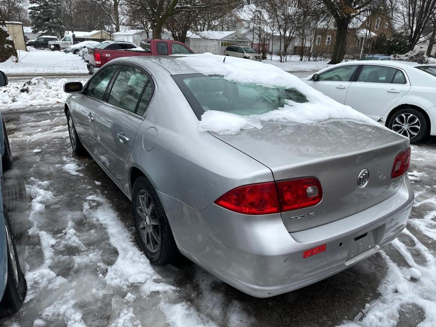 2007 SILVER BUICK LUCERNE CXL (1G4HD57217U) with an 3.8L engine, Automatic transmission, located at 1708 Broadway, Rockford, IL, 61104, (815) 397-5010, 42.252522, -89.069359 - Photo#2