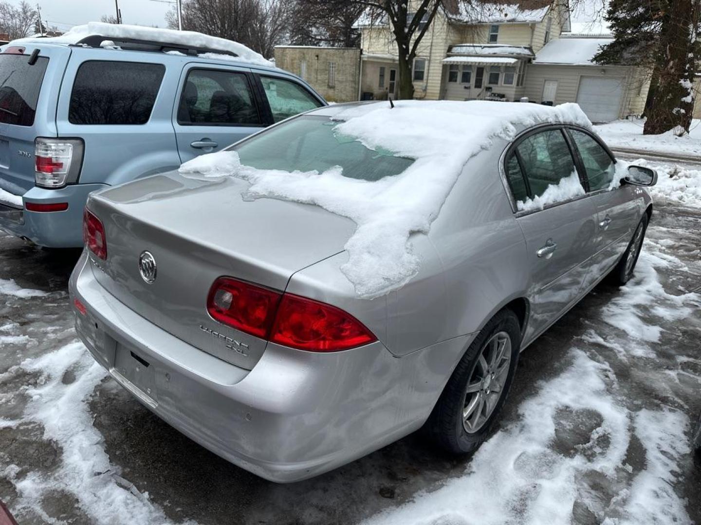 2007 SILVER BUICK LUCERNE CXL (1G4HD57217U) with an 3.8L engine, Automatic transmission, located at 1708 Broadway, Rockford, IL, 61104, (815) 397-5010, 42.252522, -89.069359 - Photo#3