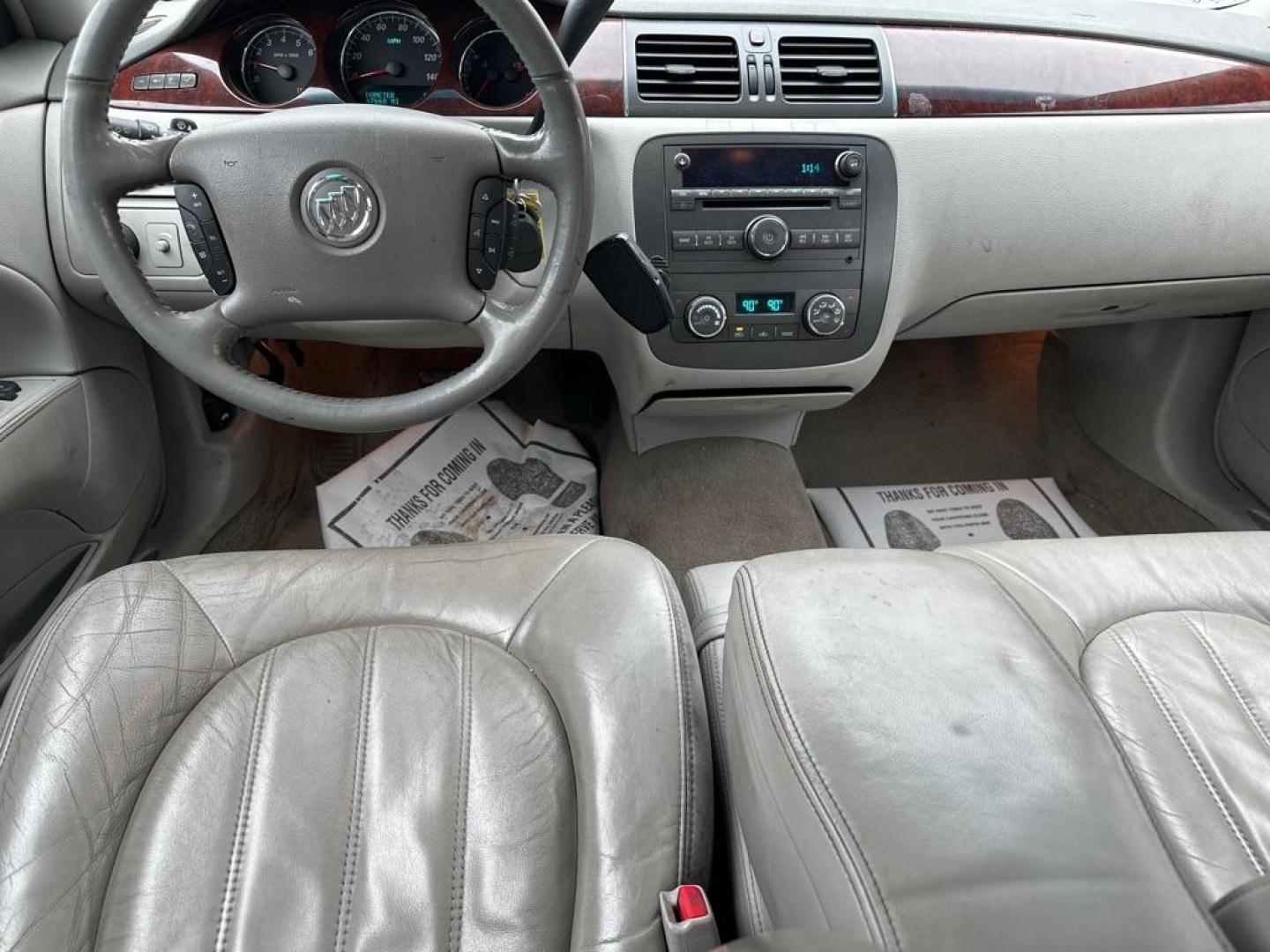 2007 SILVER BUICK LUCERNE CXL (1G4HD57217U) with an 3.8L engine, Automatic transmission, located at 1708 Broadway, Rockford, IL, 61104, (815) 397-5010, 42.252522, -89.069359 - Photo#5