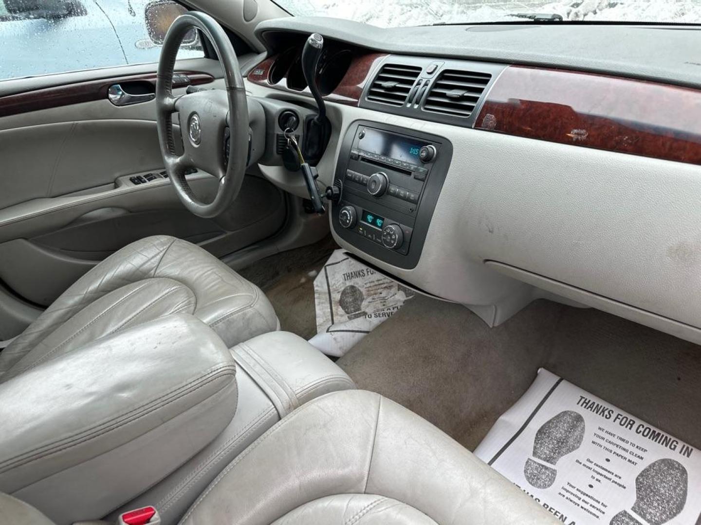 2007 SILVER BUICK LUCERNE CXL (1G4HD57217U) with an 3.8L engine, Automatic transmission, located at 1708 Broadway, Rockford, IL, 61104, (815) 397-5010, 42.252522, -89.069359 - Photo#6