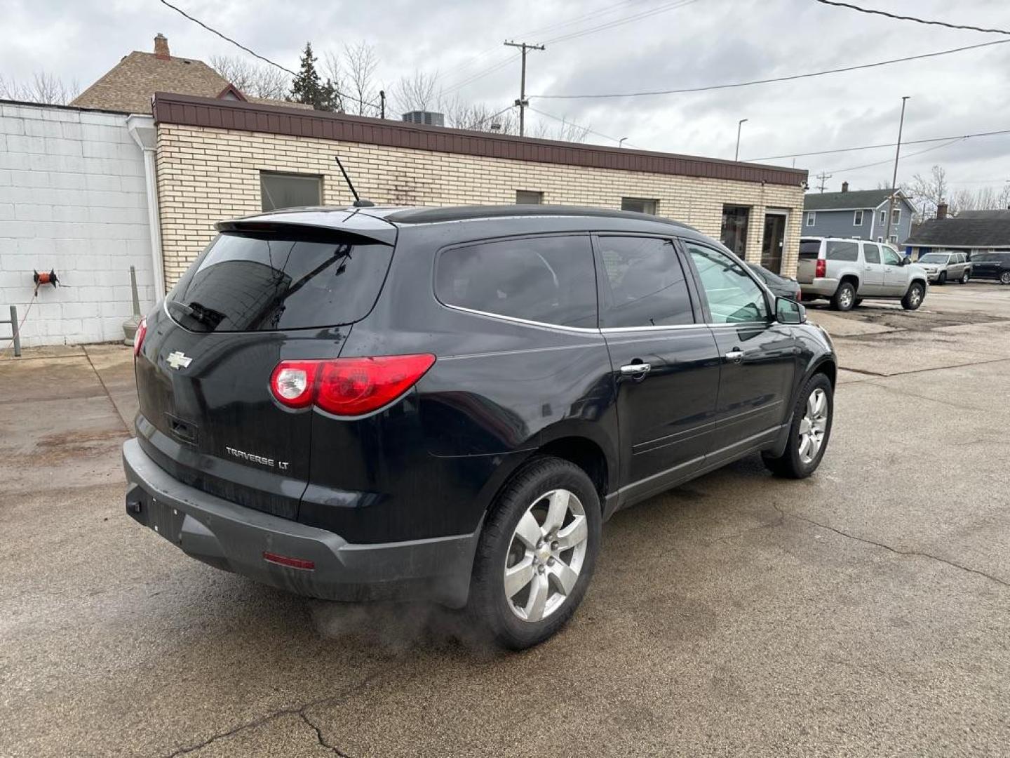 2011 BLACK CHEVROLET TRAVERSE LT (1GNKRGED1BJ) with an 3.6L engine, Automatic transmission, located at 1708 Broadway, Rockford, IL, 61104, (815) 397-5010, 42.252522, -89.069359 - Photo#2