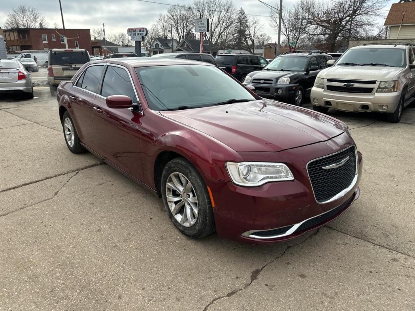 2016 RED CHRYSLER 300 LIMITED (2C3CCAAG2GH) with an 3.6L engine, Automatic transmission, located at 1708 Broadway, Rockford, IL, 61104, (815) 397-5010, 42.252522, -89.069359 - Photo#3