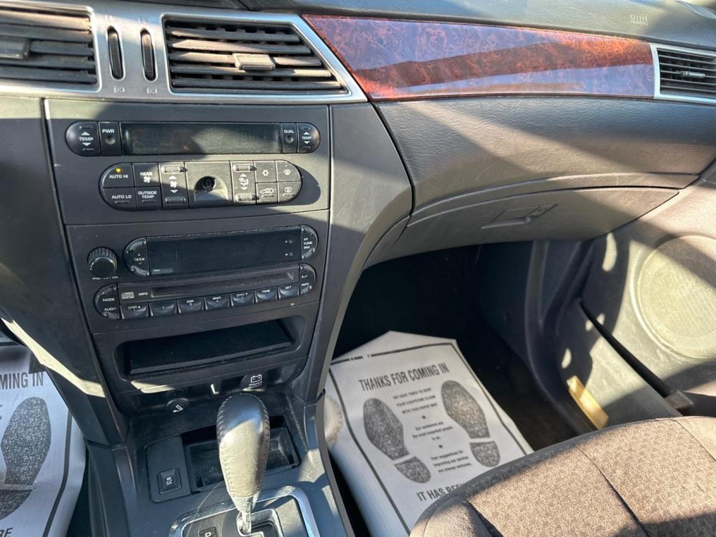 2005 SILVER CHRYSLER PACIFICA TOURING (2C4GM68445R) with an 3.5L engine, Automatic transmission, located at 1708 Broadway, Rockford, IL, 61104, (815) 397-5010, 42.252522, -89.069359 - Photo#9