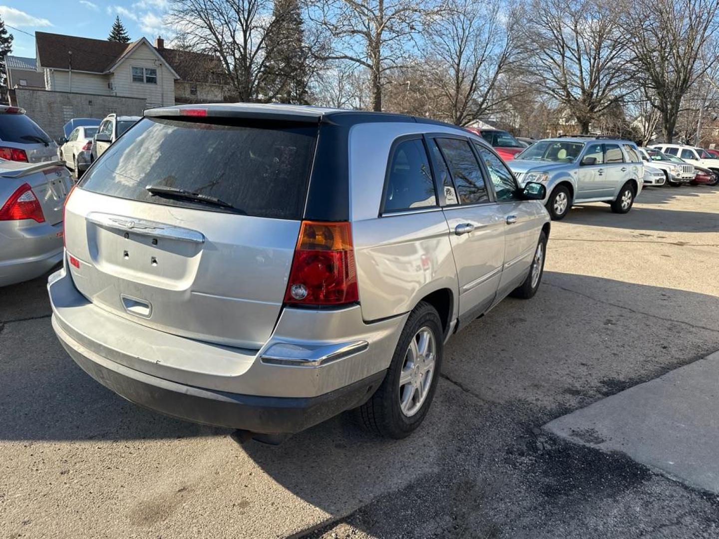 2005 SILVER CHRYSLER PACIFICA TOURING (2C4GM68445R) with an 3.5L engine, Automatic transmission, located at 1708 Broadway, Rockford, IL, 61104, (815) 397-5010, 42.252522, -89.069359 - Photo#2