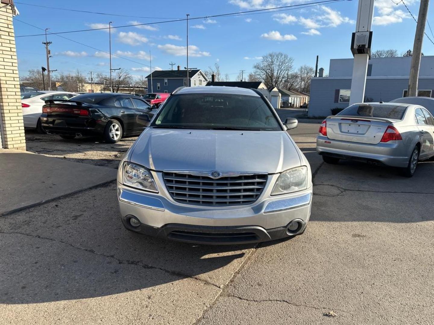 2005 SILVER CHRYSLER PACIFICA TOURING (2C4GM68445R) with an 3.5L engine, Automatic transmission, located at 1708 Broadway, Rockford, IL, 61104, (815) 397-5010, 42.252522, -89.069359 - Photo#4