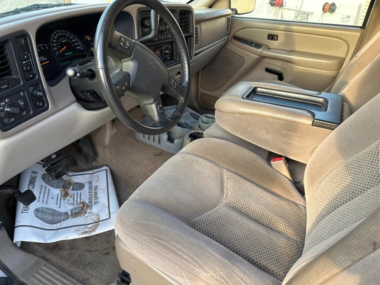 2004 TAN CHEVROLET TAHOE 1500 (1GNEK13Z64J) with an 5.3L engine, Automatic transmission, located at 1708 Broadway, Rockford, IL, 61104, (815) 397-5010, 42.252522, -89.069359 - Photo#9