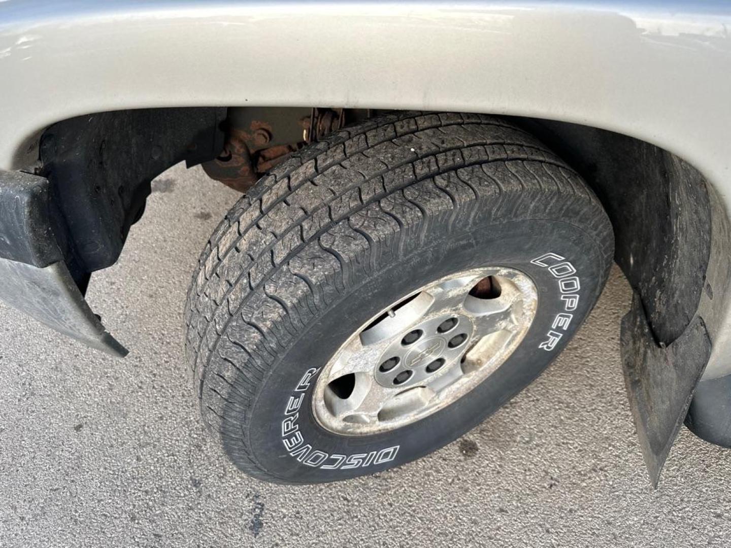 2004 TAN CHEVROLET TAHOE 1500 (1GNEK13Z64J) with an 5.3L engine, Automatic transmission, located at 1708 Broadway, Rockford, IL, 61104, (815) 397-5010, 42.252522, -89.069359 - Photo#12