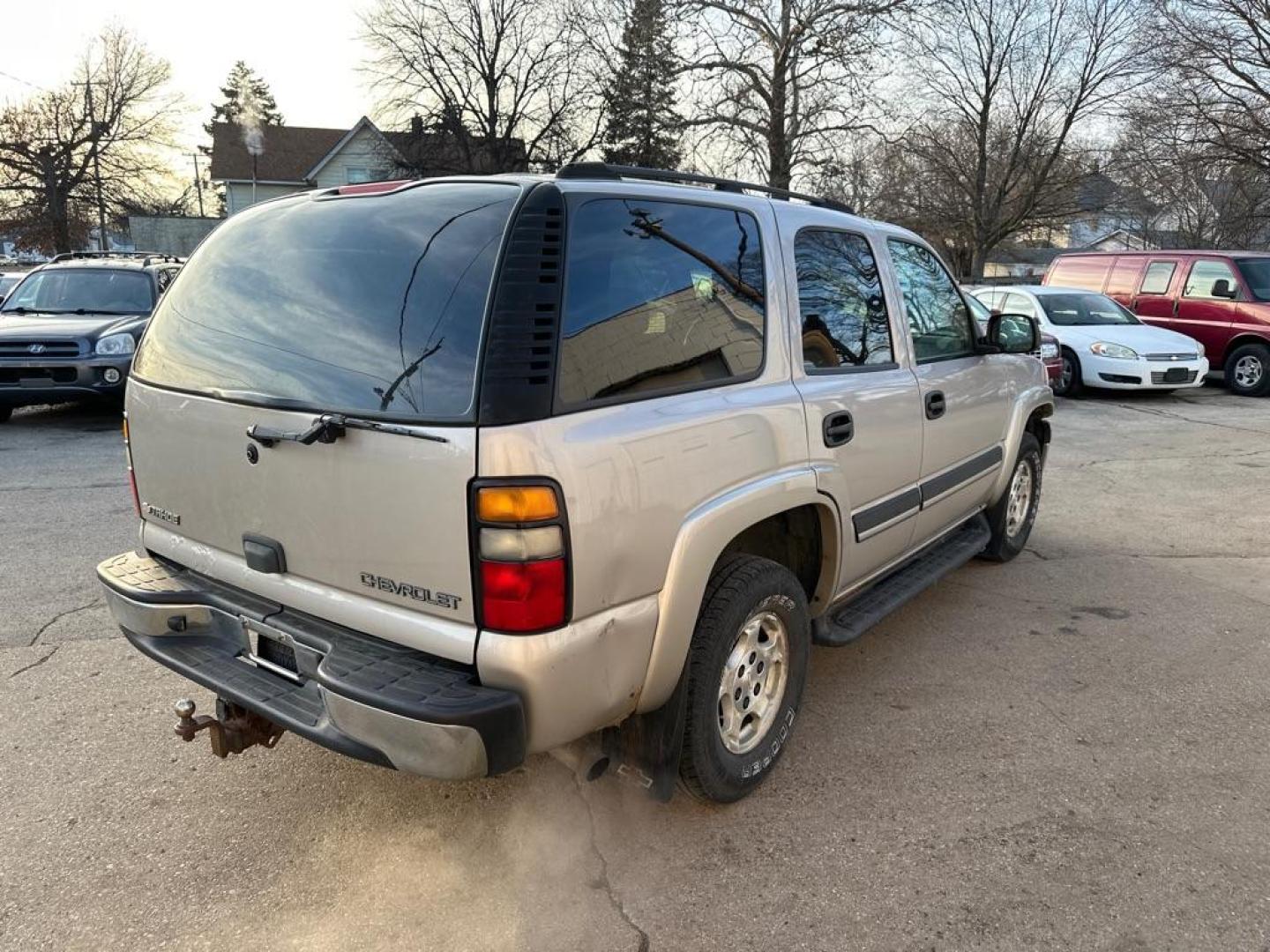 2004 TAN CHEVROLET TAHOE 1500 (1GNEK13Z64J) with an 5.3L engine, Automatic transmission, located at 1708 Broadway, Rockford, IL, 61104, (815) 397-5010, 42.252522, -89.069359 - Photo#2