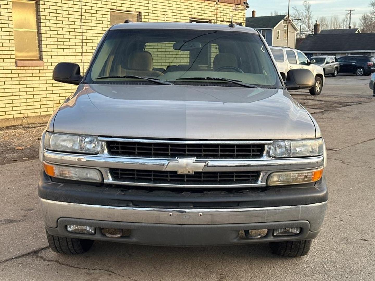 2004 TAN CHEVROLET TAHOE 1500 (1GNEK13Z64J) with an 5.3L engine, Automatic transmission, located at 1708 Broadway, Rockford, IL, 61104, (815) 397-5010, 42.252522, -89.069359 - Photo#4