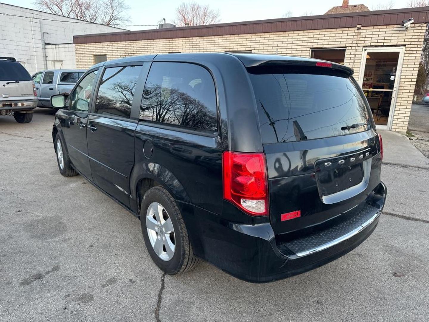 2013 BLACK DODGE GRAND CARAVAN SE (2C4RDGBG9DR) with an 3.6L engine, Automatic transmission, located at 1708 Broadway, Rockford, IL, 61104, (815) 397-5010, 42.252522, -89.069359 - Photo#1