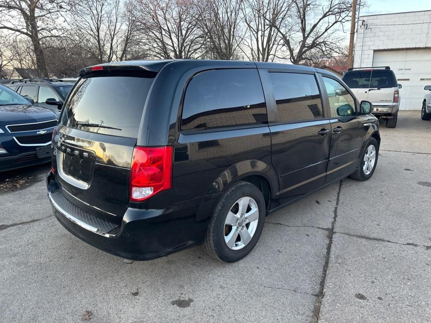 2013 BLACK DODGE GRAND CARAVAN SE (2C4RDGBG9DR) with an 3.6L engine, Automatic transmission, located at 1708 Broadway, Rockford, IL, 61104, (815) 397-5010, 42.252522, -89.069359 - Photo#2