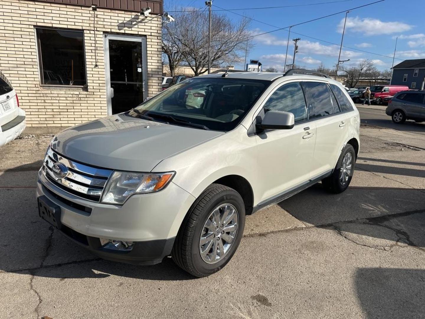 2007 WHITE FORD EDGE SEL (2FMDK38C37B) with an 3.5L engine, Automatic transmission, located at 1708 Broadway, Rockford, IL, 61104, (815) 397-5010, 42.252522, -89.069359 - Photo#0