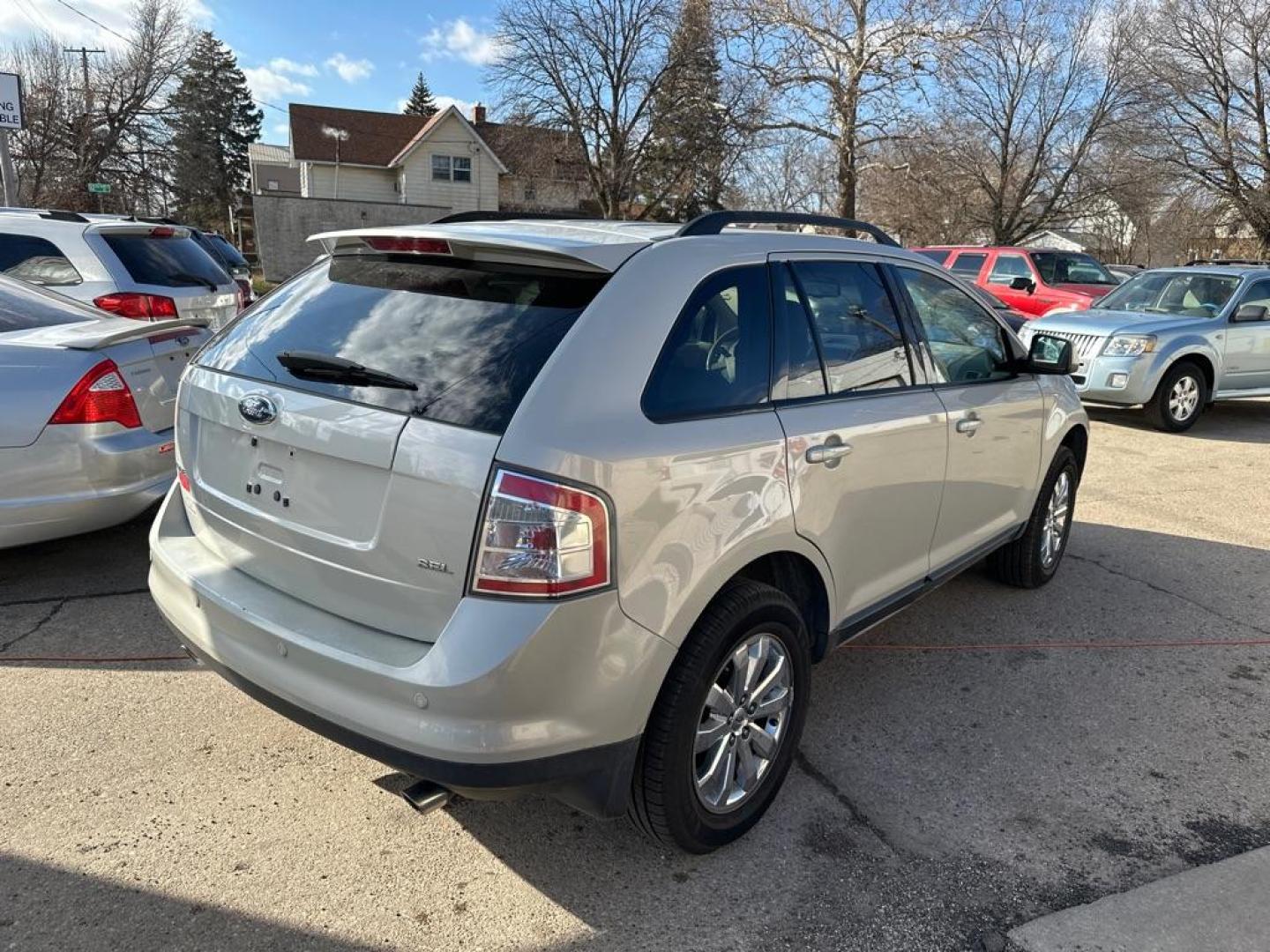 2007 WHITE FORD EDGE SEL (2FMDK38C37B) with an 3.5L engine, Automatic transmission, located at 1708 Broadway, Rockford, IL, 61104, (815) 397-5010, 42.252522, -89.069359 - Photo#2