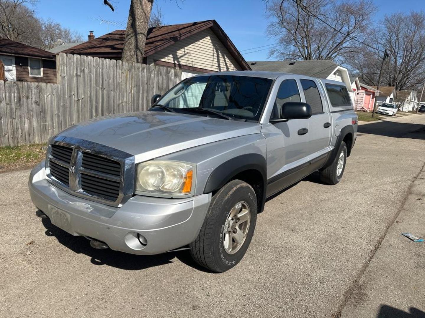 2006 SILVER DODGE DAKOTA QUAD SLT (1D7HW48N66S) with an 4.7L engine, Automatic transmission, located at 1708 Broadway, Rockford, IL, 61104, (815) 397-5010, 42.252522, -89.069359 - Photo#0