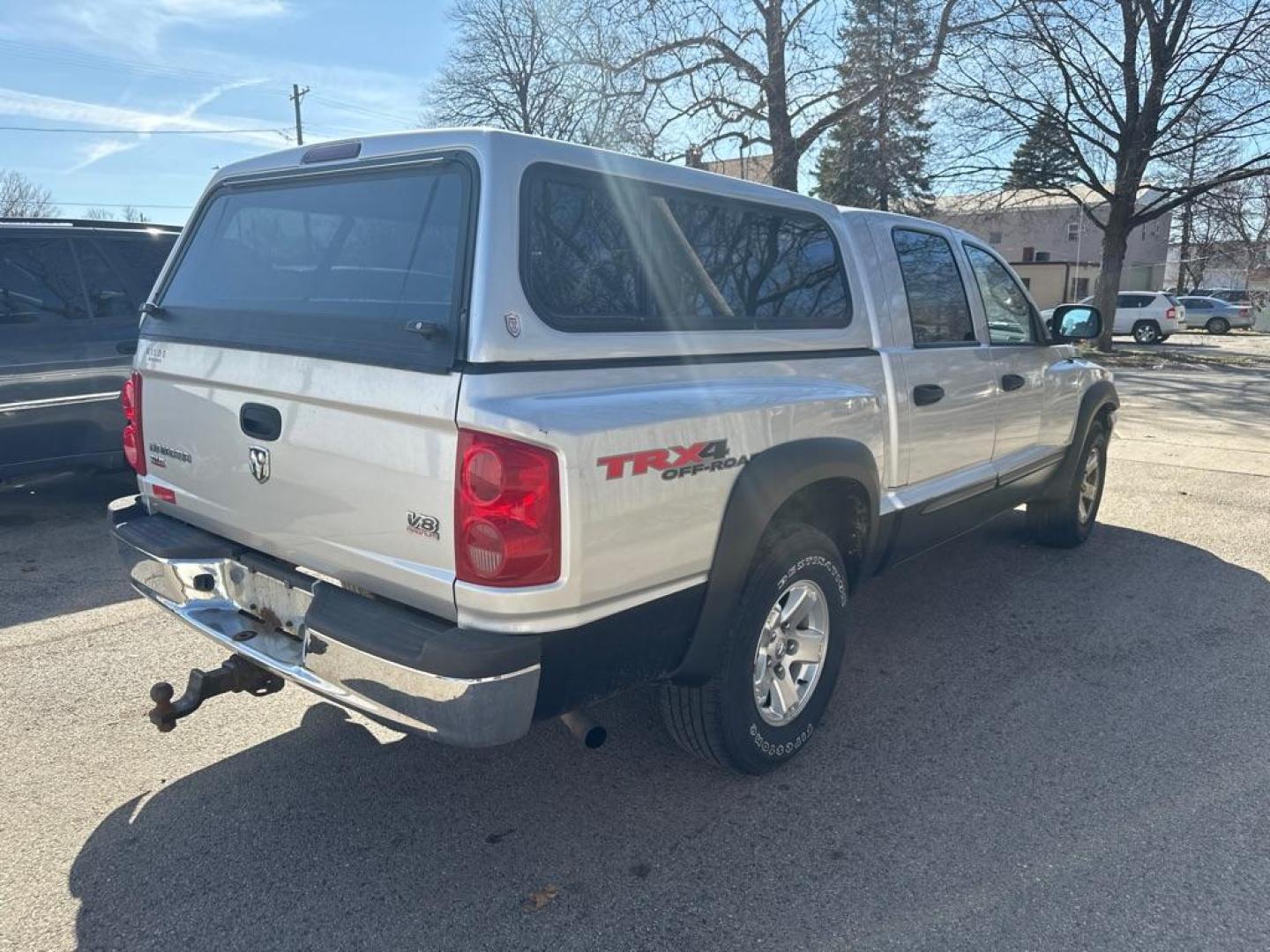 2006 SILVER DODGE DAKOTA QUAD SLT (1D7HW48N66S) with an 4.7L engine, Automatic transmission, located at 1708 Broadway, Rockford, IL, 61104, (815) 397-5010, 42.252522, -89.069359 - Photo#3