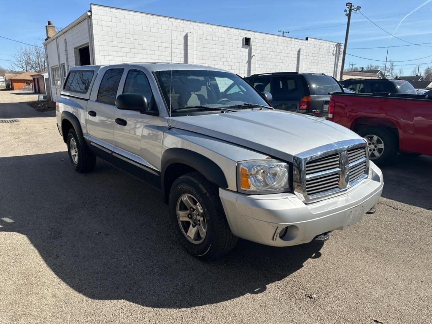 2006 SILVER DODGE DAKOTA QUAD SLT (1D7HW48N66S) with an 4.7L engine, Automatic transmission, located at 1708 Broadway, Rockford, IL, 61104, (815) 397-5010, 42.252522, -89.069359 - Photo#4