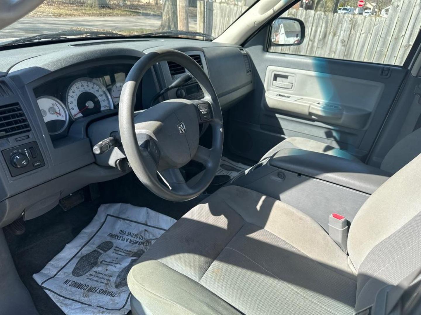 2006 SILVER DODGE DAKOTA QUAD SLT (1D7HW48N66S) with an 4.7L engine, Automatic transmission, located at 1708 Broadway, Rockford, IL, 61104, (815) 397-5010, 42.252522, -89.069359 - Photo#6