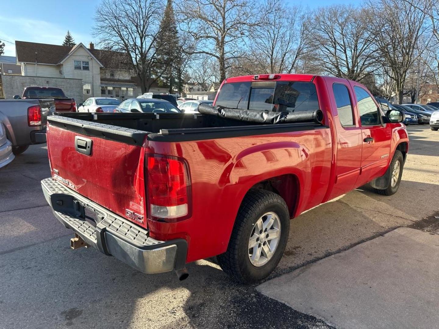 2009 RED GMC SIERRA 1500 SLE (1GTEK29049Z) with an 5.3L engine, Automatic transmission, located at 1708 Broadway, Rockford, IL, 61104, (815) 397-5010, 42.252522, -89.069359 - Photo#2