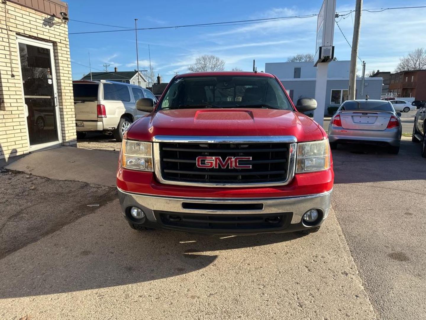 2009 RED GMC SIERRA 1500 SLE (1GTEK29049Z) with an 5.3L engine, Automatic transmission, located at 1708 Broadway, Rockford, IL, 61104, (815) 397-5010, 42.252522, -89.069359 - Photo#4