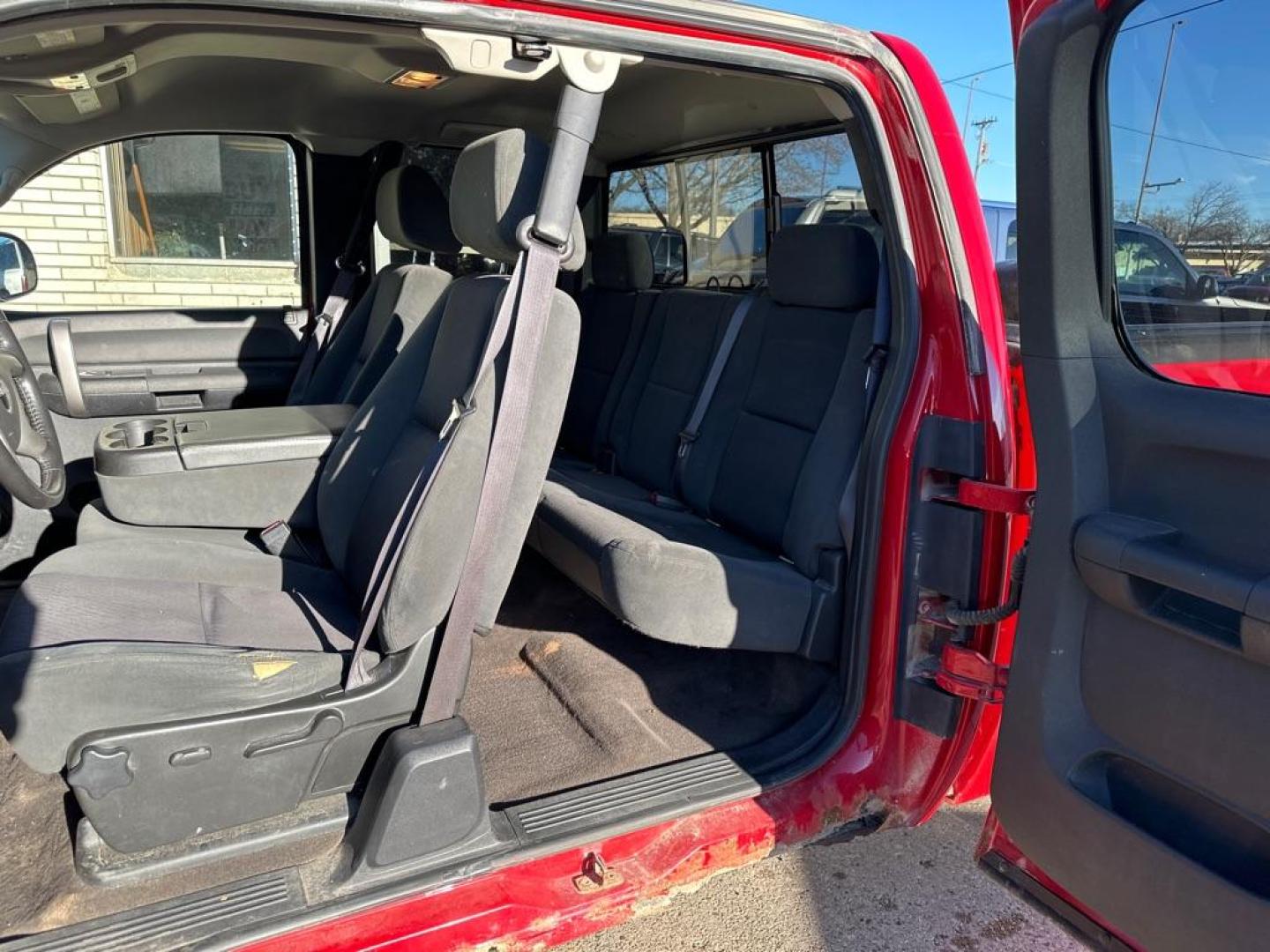 2009 RED GMC SIERRA 1500 SLE (1GTEK29049Z) with an 5.3L engine, Automatic transmission, located at 1708 Broadway, Rockford, IL, 61104, (815) 397-5010, 42.252522, -89.069359 - Photo#5