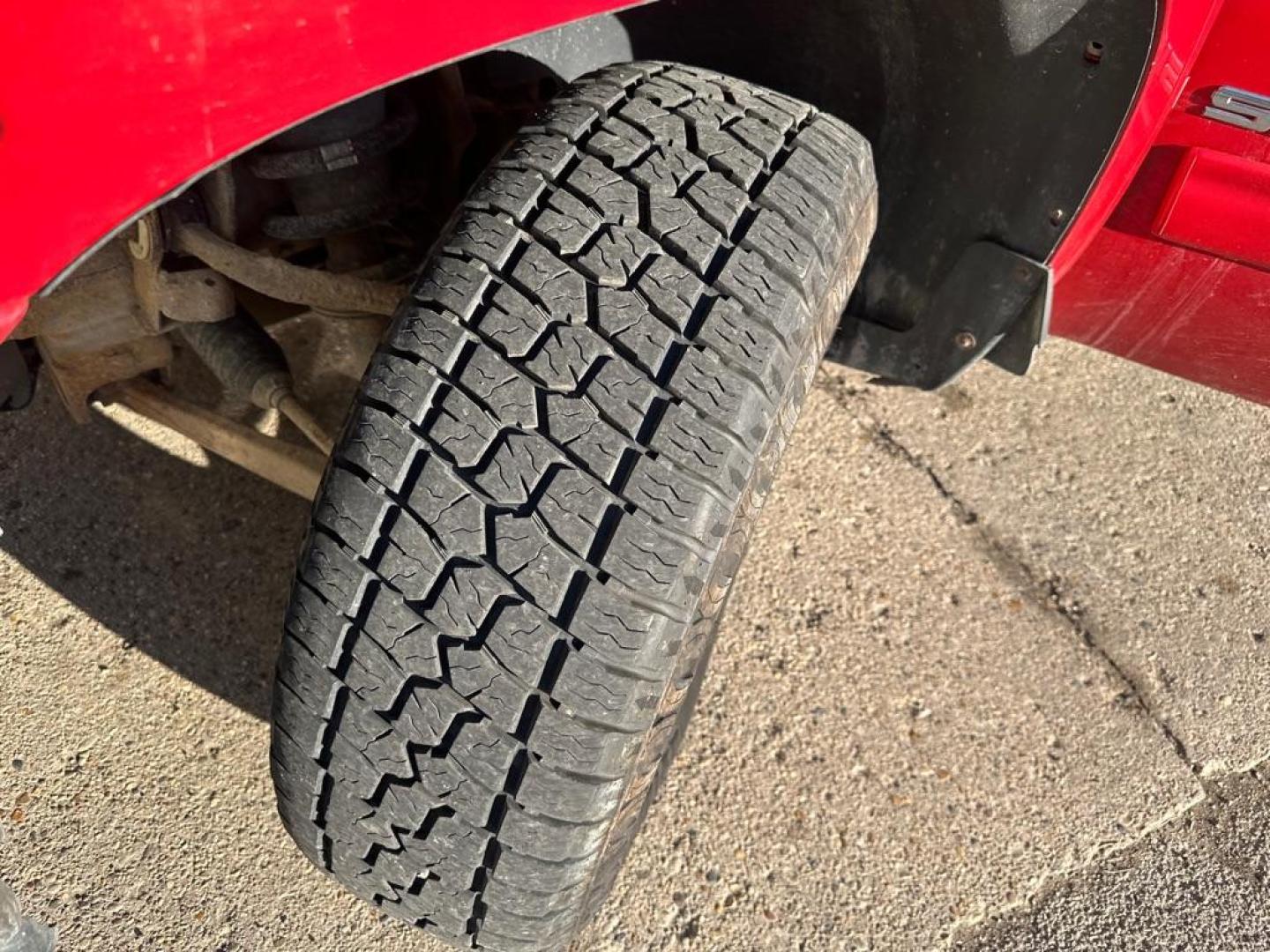 2009 RED GMC SIERRA 1500 SLE (1GTEK29049Z) with an 5.3L engine, Automatic transmission, located at 1708 Broadway, Rockford, IL, 61104, (815) 397-5010, 42.252522, -89.069359 - Photo#8