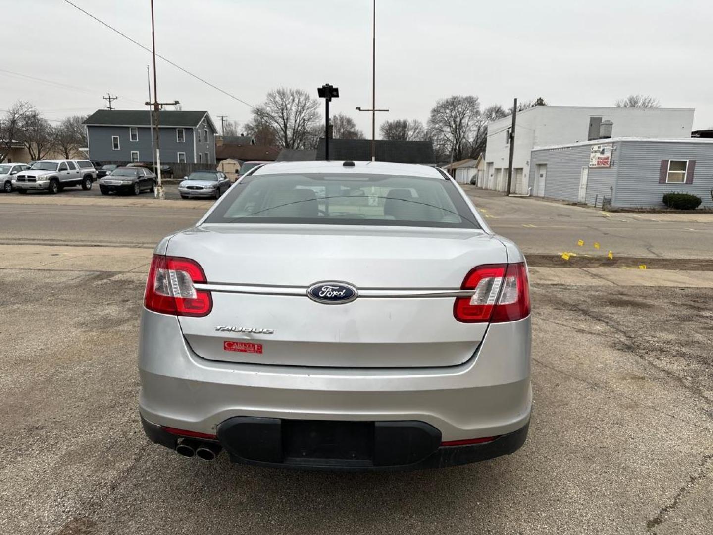 2012 SILVER FORD TAURUS SE (1FAHP2DW9CG) with an 3.5L engine, Automatic transmission, located at 1708 Broadway, Rockford, IL, 61104, (815) 397-5010, 42.252522, -89.069359 - Photo#2