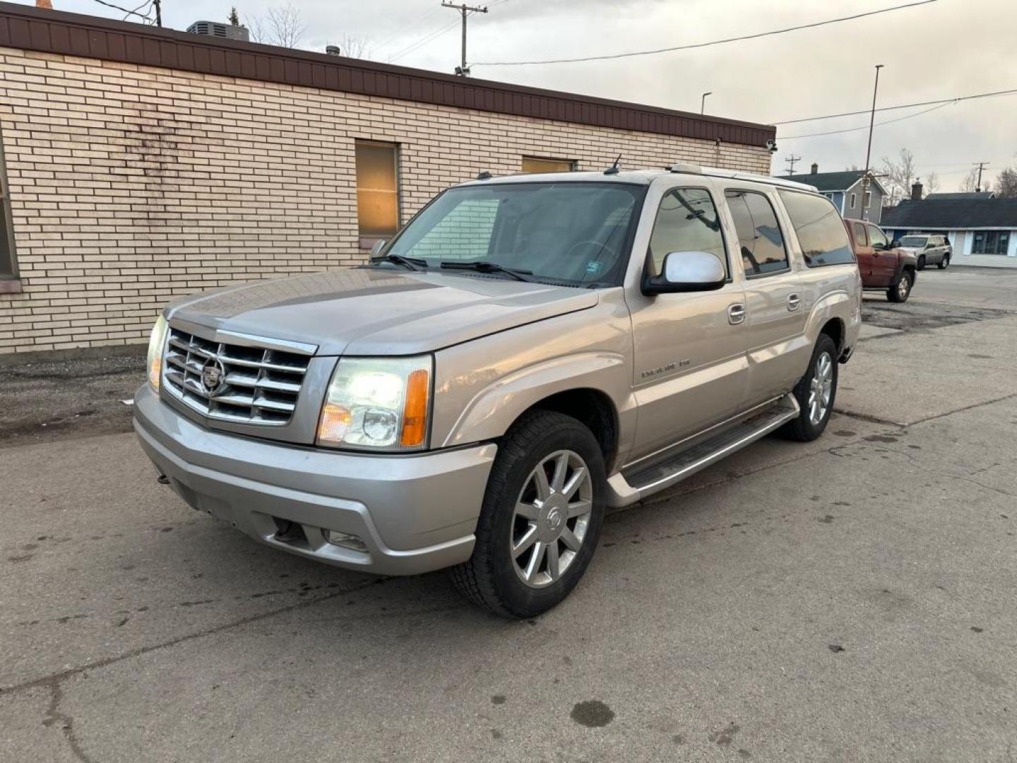 2004 TAN CADILLAC ESCALADE ESV (3GYFK66N94G) with an 6.0L engine, Automatic transmission, located at 1708 Broadway, Rockford, IL, 61104, (815) 397-5010, 42.252522, -89.069359 - Photo#0