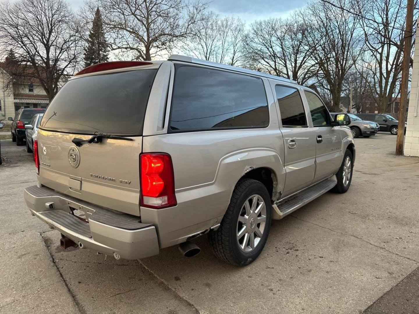 2004 TAN CADILLAC ESCALADE ESV (3GYFK66N94G) with an 6.0L engine, Automatic transmission, located at 1708 Broadway, Rockford, IL, 61104, (815) 397-5010, 42.252522, -89.069359 - Photo#2