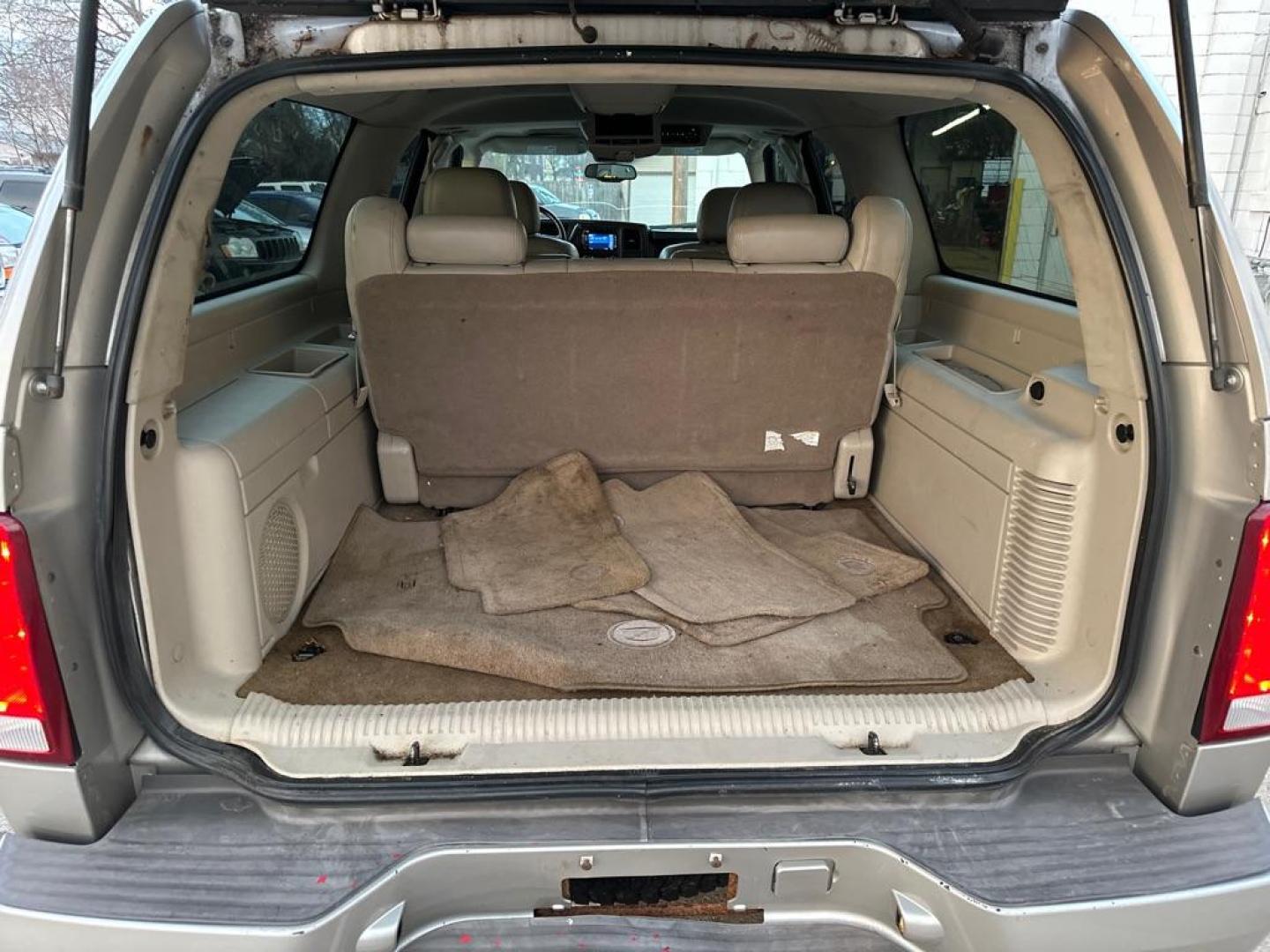 2004 TAN CADILLAC ESCALADE ESV (3GYFK66N94G) with an 6.0L engine, Automatic transmission, located at 1708 Broadway, Rockford, IL, 61104, (815) 397-5010, 42.252522, -89.069359 - Photo#5