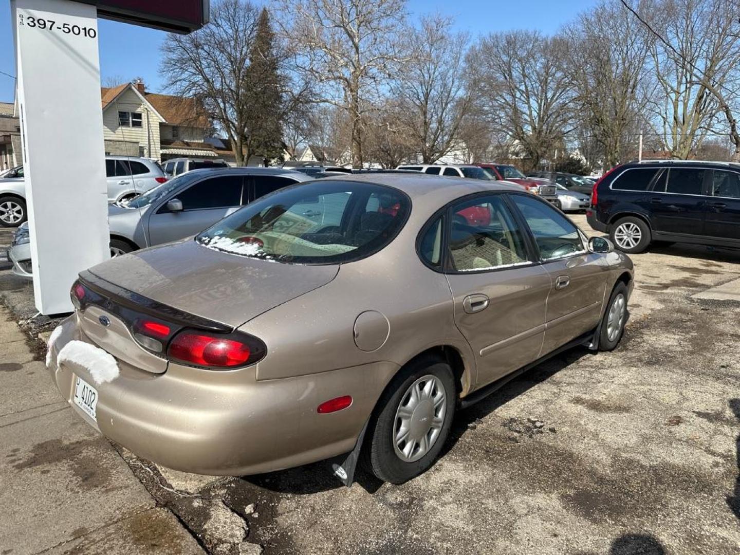 1998 GOLD FORD TAURUS LX (1FAFP52U2WG) with an 3.0L engine, Automatic transmission, located at 1708 Broadway, Rockford, IL, 61104, (815) 397-5010, 42.252522, -89.069359 - Photo#2