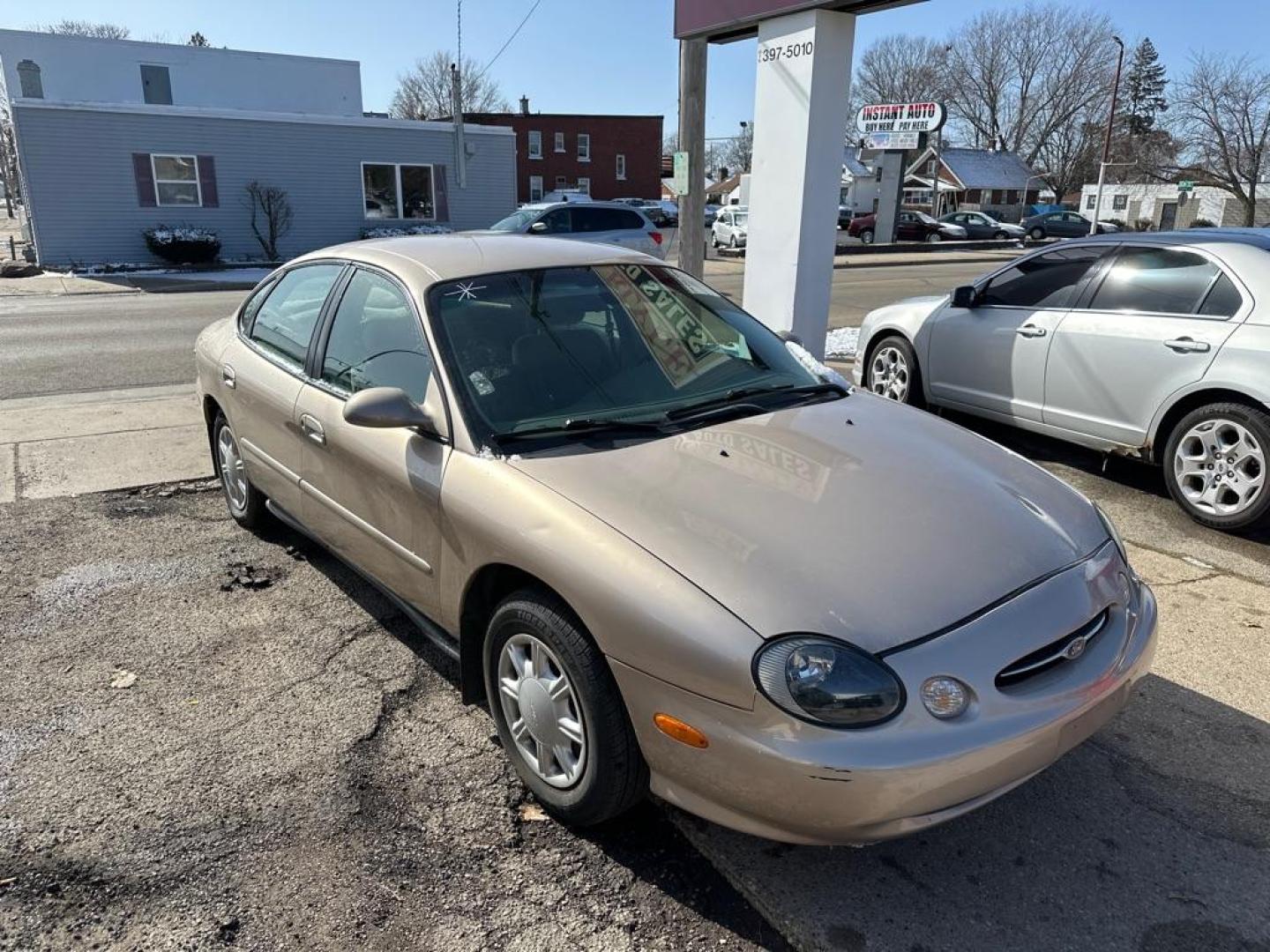 1998 GOLD FORD TAURUS LX (1FAFP52U2WG) with an 3.0L engine, Automatic transmission, located at 1708 Broadway, Rockford, IL, 61104, (815) 397-5010, 42.252522, -89.069359 - Photo#3