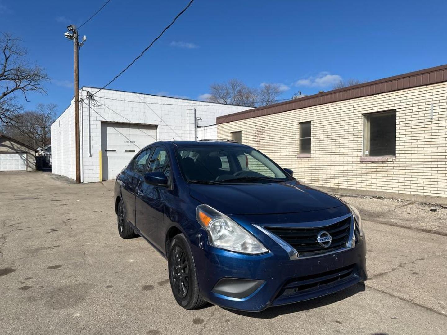 2018 BLUE NISSAN VERSA S (3N1CN7AP7JL) with an 1.6L engine, Continuously Variable transmission, located at 1708 Broadway, Rockford, IL, 61104, (815) 397-5010, 42.252522, -89.069359 - Photo#4