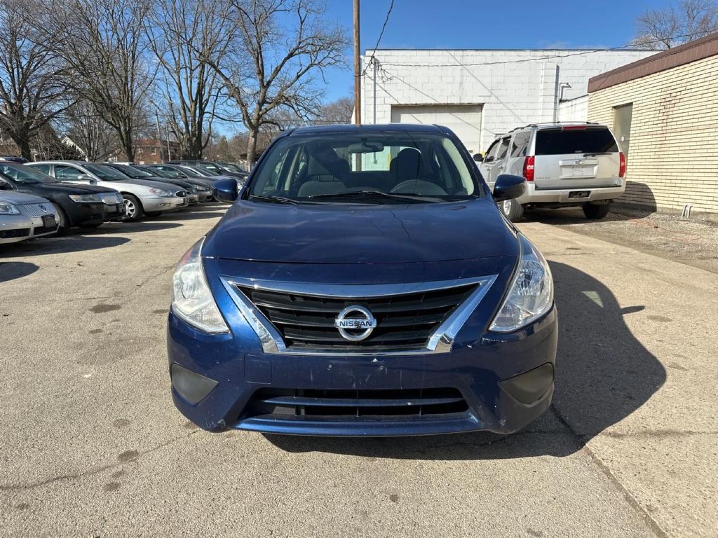 2018 BLUE NISSAN VERSA S (3N1CN7AP7JL) with an 1.6L engine, Continuously Variable transmission, located at 1708 Broadway, Rockford, IL, 61104, (815) 397-5010, 42.252522, -89.069359 - Photo#5