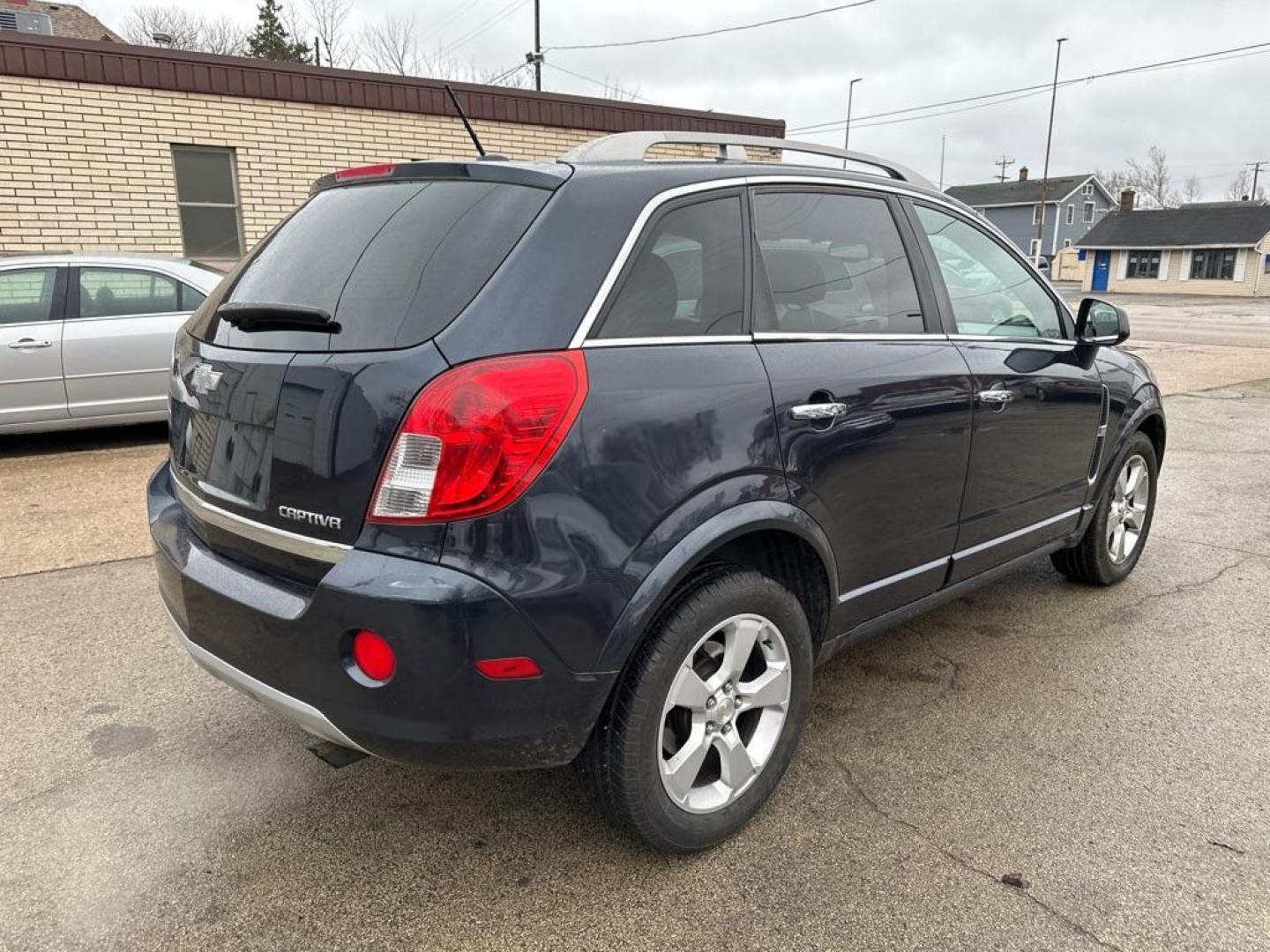 2014 BLUE CHEVROLET CAPTIVA LT (3GNAL3EK9ES) with an 2.4L engine, Automatic transmission, located at 1708 Broadway, Rockford, IL, 61104, (815) 397-5010, 42.252522, -89.069359 - Photo#3