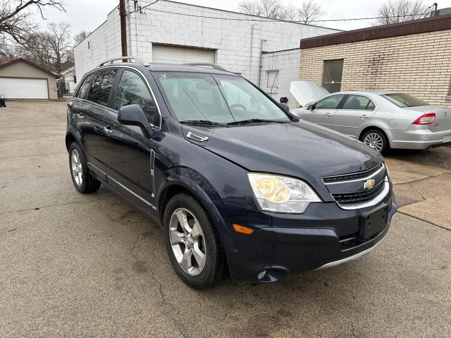 2014 BLUE CHEVROLET CAPTIVA LT (3GNAL3EK9ES) with an 2.4L engine, Automatic transmission, located at 1708 Broadway, Rockford, IL, 61104, (815) 397-5010, 42.252522, -89.069359 - Photo#4