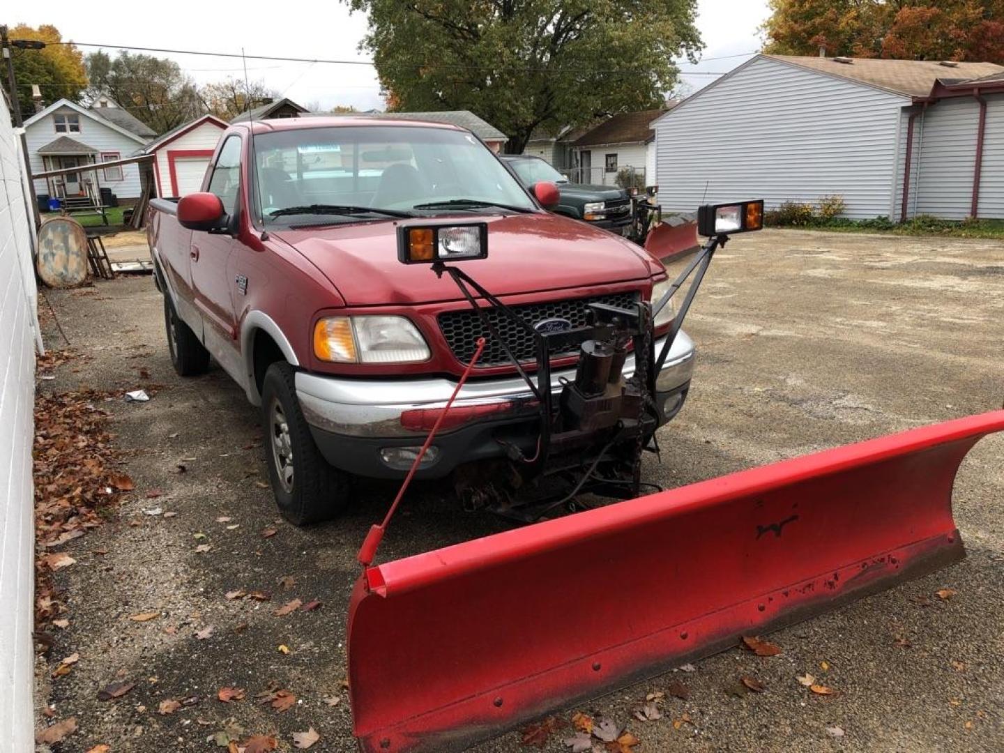 2000 RED FORD F150 (1FTPF18L6YN) with an 5.4L engine, Automatic transmission, located at 1708 Broadway, Rockford, IL, 61104, (815) 397-5010, 42.252522, -89.069359 - Photo#1