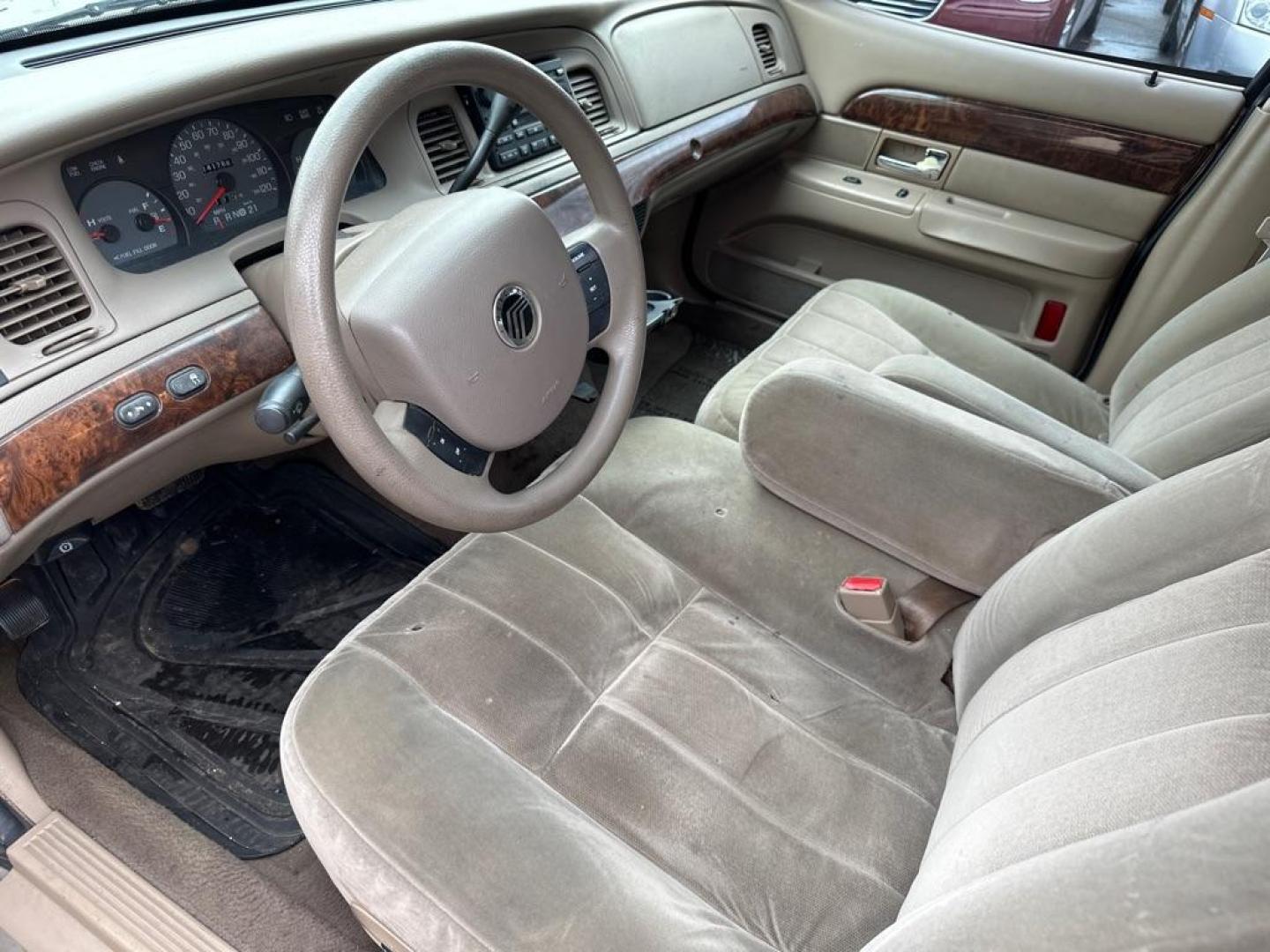 2005 TAN MERCURY GRAND MARQUIS GS (2MEFM74W95X) with an 4.6L engine, Automatic transmission, located at 1708 Broadway, Rockford, IL, 61104, (815) 397-5010, 42.252522, -89.069359 - Photo#9