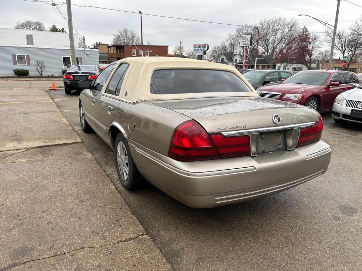 2005 TAN MERCURY GRAND MARQUIS GS (2MEFM74W95X) with an 4.6L engine, Automatic transmission, located at 1708 Broadway, Rockford, IL, 61104, (815) 397-5010, 42.252522, -89.069359 - Photo#1