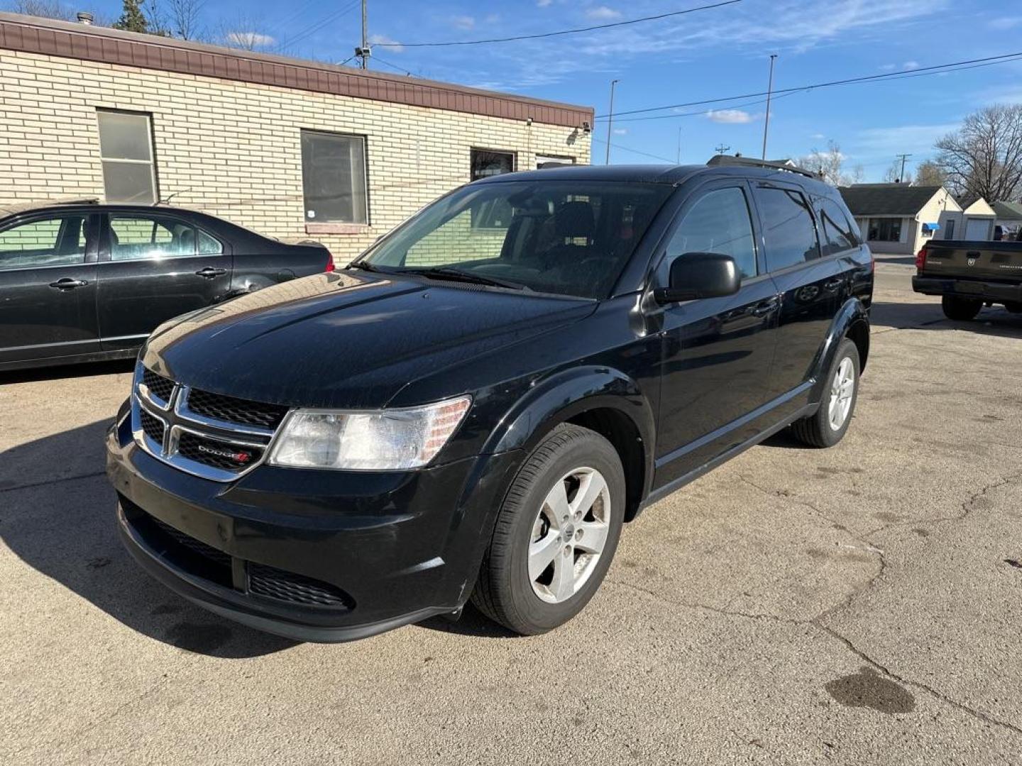 2018 BLACK DODGE JOURNEY SE (3C4PDCAB3JT) with an 2.4L engine, Automatic transmission, located at 1708 Broadway, Rockford, IL, 61104, (815) 397-5010, 42.252522, -89.069359 - Photo#6