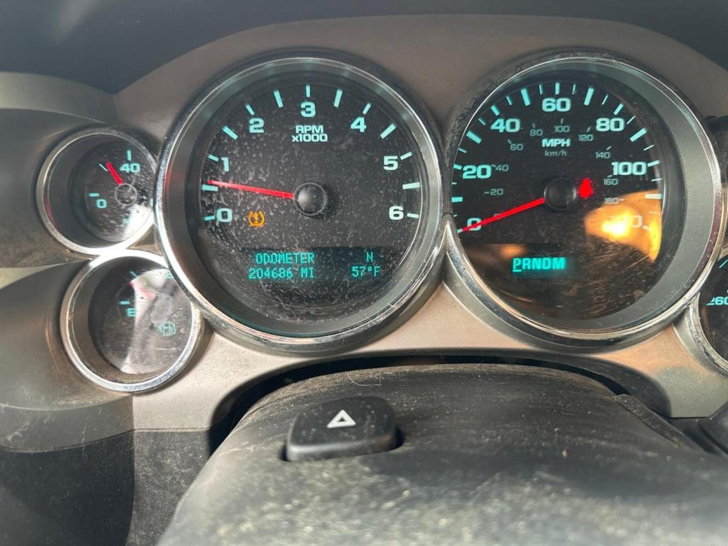 2011 SILVER CHEVROLET SILVERADO 1500 LT (1GCPKSE38BF) with an 5.3L engine, Automatic transmission, located at 1708 Broadway, Rockford, IL, 61104, (815) 397-5010, 42.252522, -89.069359 - Photo#7